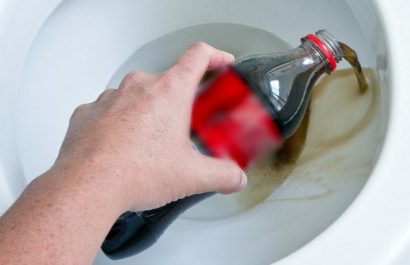 Cola negra como alternativa de limpieza: usos comprobados y recomendaciones