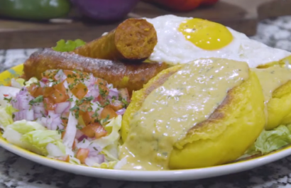 Ecuador celebra el llapingacho en el ranking de comida callejera de Taste Atlas