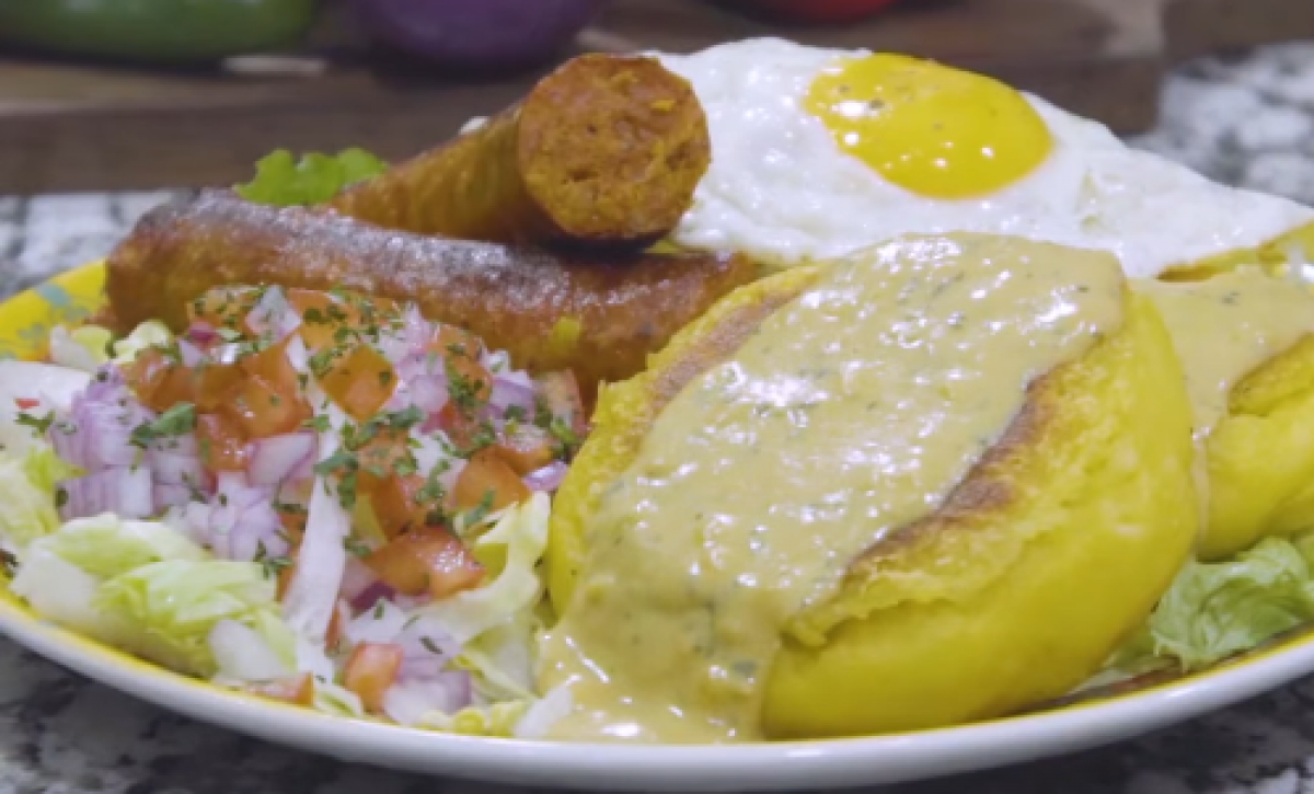 Ecuador celebra el llapingacho en el ranking de comida callejera de Taste Atlas