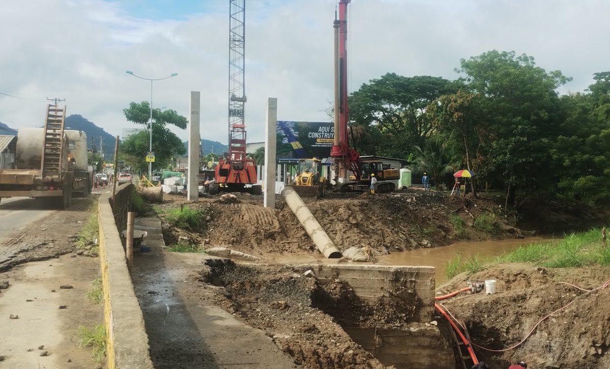 Llegan los primeros pilotes para la construcción del puente Lodana.