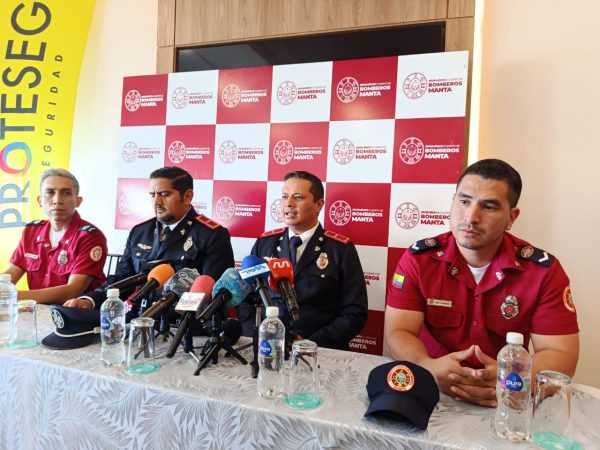 Benemérito Cuerpo de Bomberos de Manta organiza actividades por el Día Nacional del Bombero.