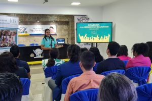 Kenya Briones es reconocida por su capacidad para inspirar y transformar a los jóvenes.