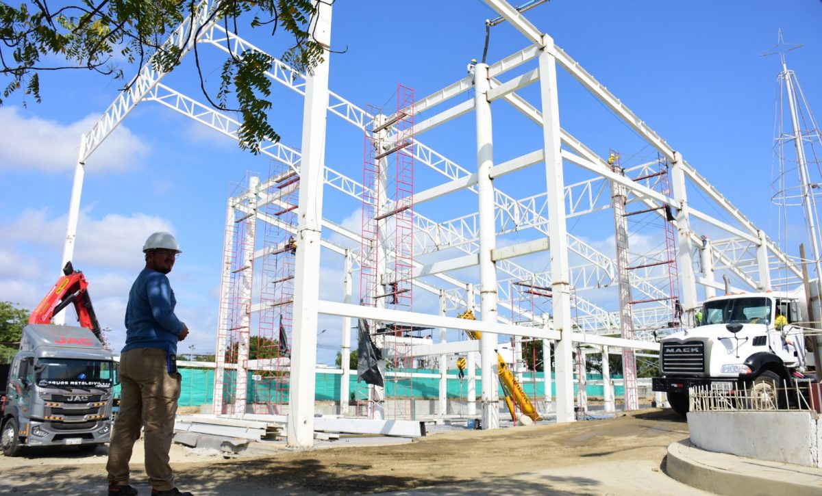 Ya se levantan las estructuras en lo que será el Centro de Convenciones del Pacífico de la Uleam.