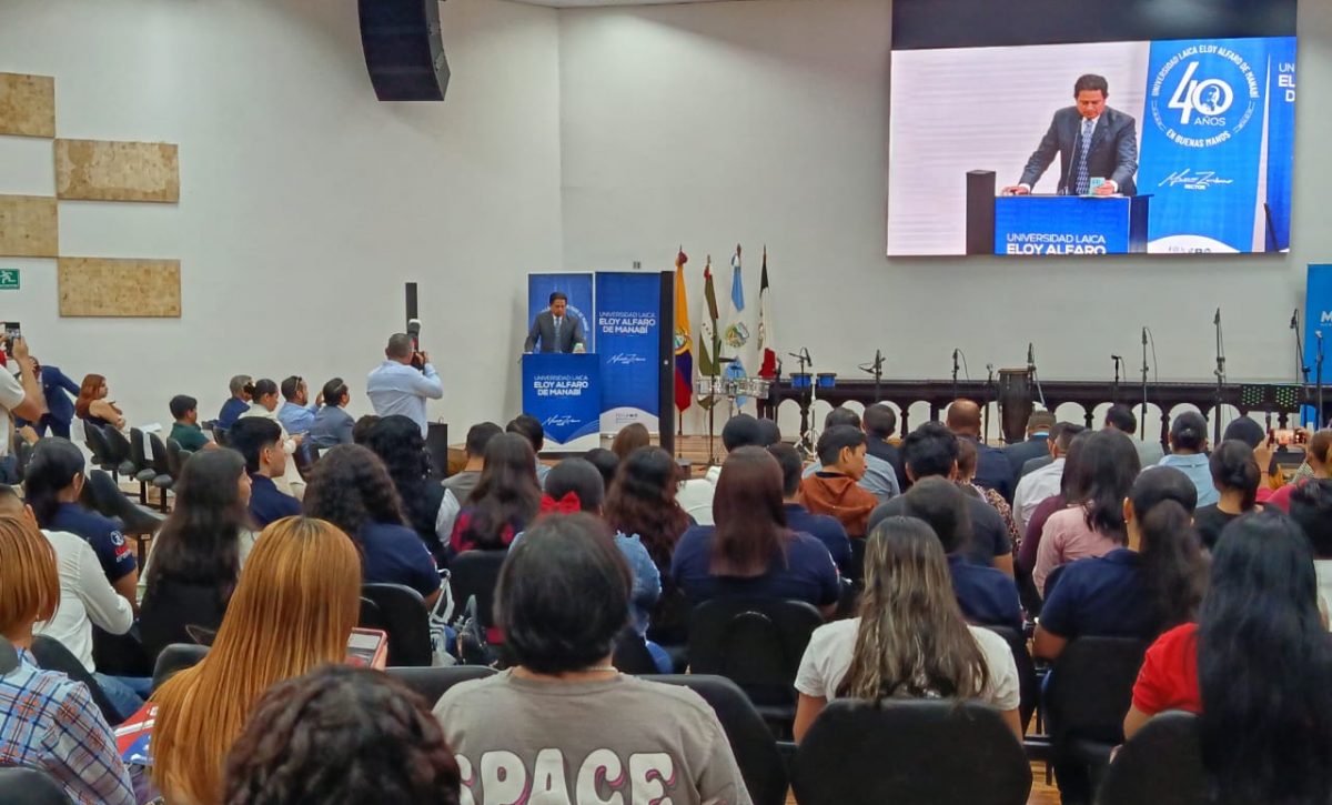Estudiantes y docentes de carreras como turismo, hospitalidad y gastronomía participan en el 3er Congreso Nacional de Turismo, organizado por la Uleam.