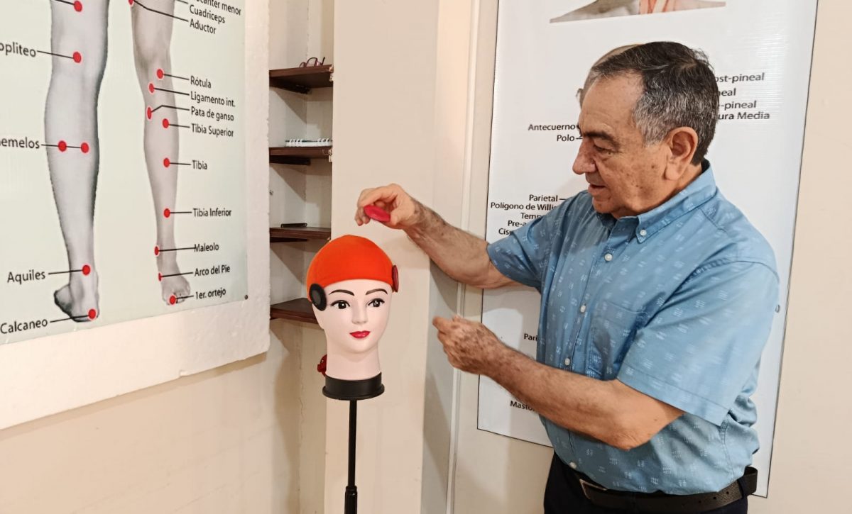El biomagnetismo es una terapia alternativa que utiliza imanes  para equilibrar el  campo magnético del cuerpo.