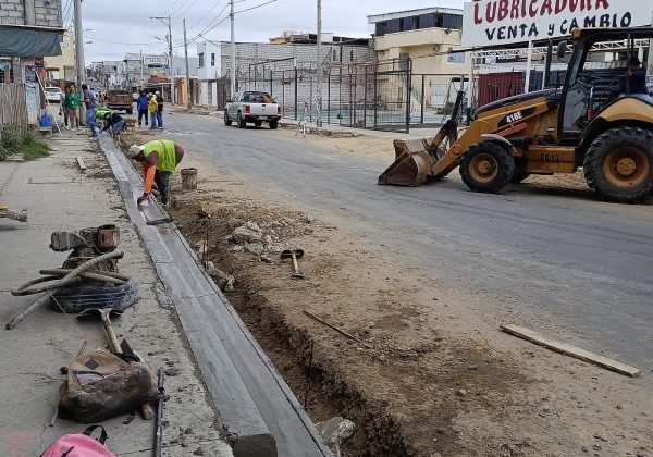 El Municipio de Manta informó este miércoles, que de acuerdo a datos de Petroecuador, el 10 de agosto se reanuda el suministro de asfalto a nivel nacional.