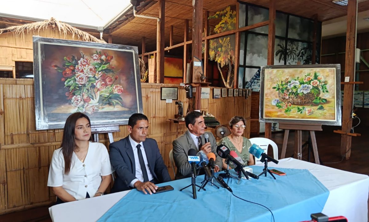 “Jarrones en el Jardín” es el nombre de la nueva exposición de Raúl Trámpuz en el  Museo Cancebí.