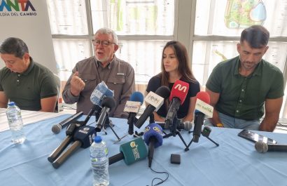 Un momento de la rueda de prensa donde se daban a conocer detalles del feriado de Semana Santa en Manta.