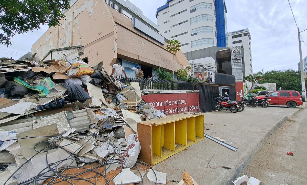 El edificio pertenece al ministerio de Turismo y por su abandono se convertía en un foco de contaminación para La Sala Mac; poco a poco es rehabilitado.