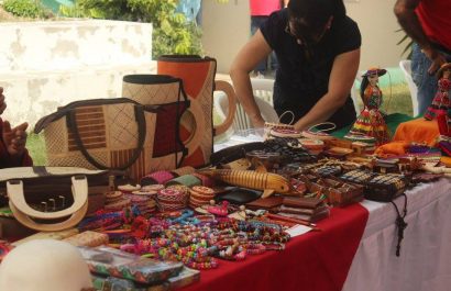 El montaje de stands comenzó la tarde del jueves, preparando el escenario para la feria este fin de semana en la terminal de cruceros.