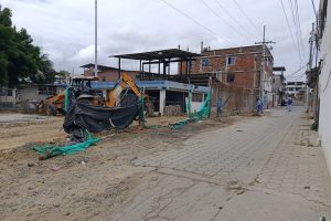 La minga en la estación de bombeo de Los Esteros es un ejemplo del trabajo comunitario.