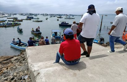 Pescadores y visitantes esperan que se asignen los fondos para que el municipio culmine esta escalinata.