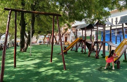 Juegos infantiles en el parque de La Madre; padres de familia piden mantenimiento para los mismos.
