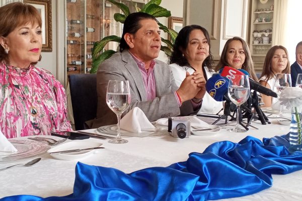 La Cámara de Comercio de Manta dio a conocer su directorio 2025-2027 en Casa Rosada. Con Hugo Vargas reelecto y Lucía Fernández como vicepresidenta.