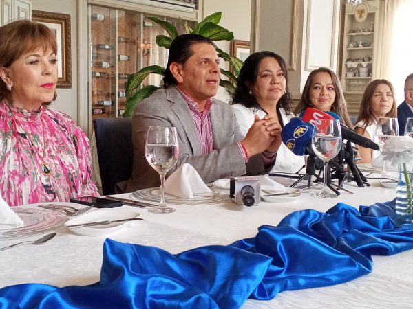 La Cámara de Comercio de Manta dio a conocer su directorio 2025-2027 en Casa Rosada. Con Hugo Vargas reelecto y Lucía Fernández como vicepresidenta.