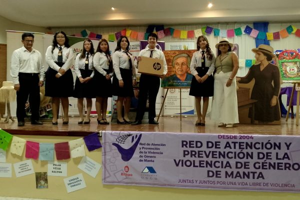Los ganadores recibieron reconocimientos por su creatividad y compromiso.