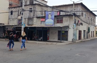 Una de las casas en el centro de Manta que está en venta. En la zona cada metro cuadrado de construcción oscila entre los 300 y 600 dólares, según datos de las inmobiliarias.