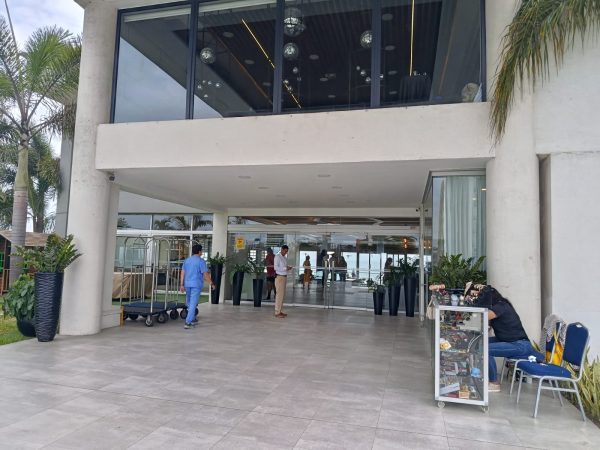 Con la renovación aún en ejecución, el hotel Mantahost pasará de categoría cuatro a cinco estrellas.