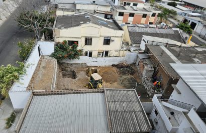 Terreno donde iniciaron los trabajos para instalar una antena de telecomunicaciones en la avenida 6 y calle 15; moradores exigen suspensión y que se reubique la antena.