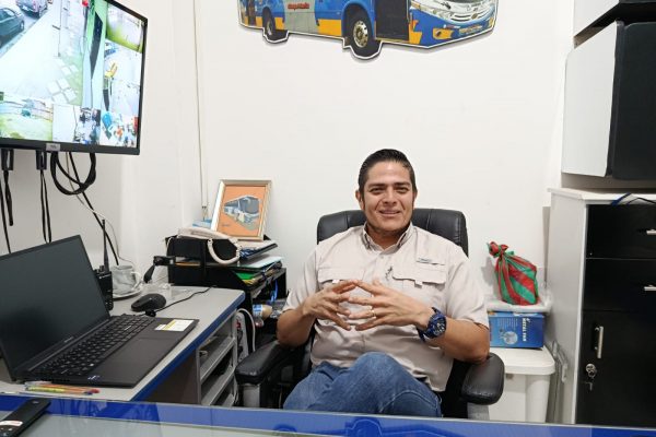 Daniel García, presidente de la Federación de Transporte Urbano de Manta (FETUM).