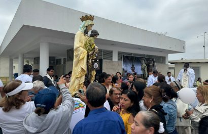 La Virgen del Carmen sale por primera vez desde Montecristi y llega en procesión a Manta.