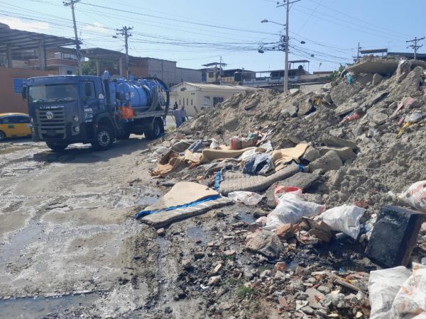 La red terciaria del sistema de alcantarillado sanitario en la calle 12 se encontraba obstruido y colapsado a consecuencias de escombros. pero ya fue remediado.