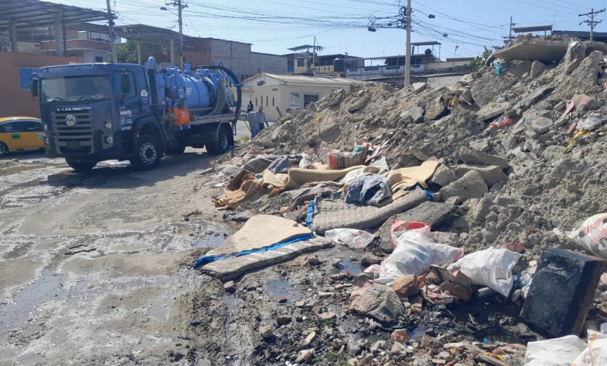 La red terciaria del sistema de alcantarillado sanitario en la calle 12 se encontraba obstruido y colapsado a consecuencias de escombros. pero ya fue remediado.
