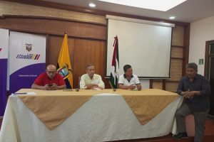 Miembros del sindicato se reunieron este jueves 5 de junio con la Gobernadora Aurora Valle buscando un acercamiento al ministerio de Finanzas para el pago de los sueldos.