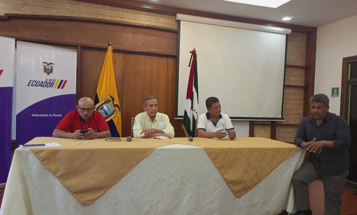 Miembros del sindicato se reunieron este jueves 5 de junio con la Gobernadora Aurora Valle buscando un acercamiento al ministerio de Finanzas para el pago de los sueldos.
