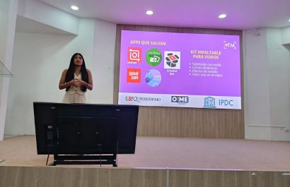 Una de las facilitadoras del taller que analizó las condiciones laborales de las mujeres periodistas en Ecuador.