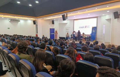 Participantes del taller de co-creación para la política pública de la calidad de los servicios públicos.
