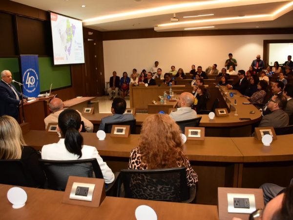 En su intervención, el rector de la Uleam, Marcos Zambrano expuso los logros más relevantes de su administración.