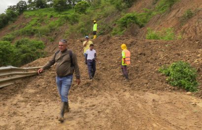 Los deslaves en el cerro de Junín continúan y mantienen cerrada la vía que conecta con Portoviejo