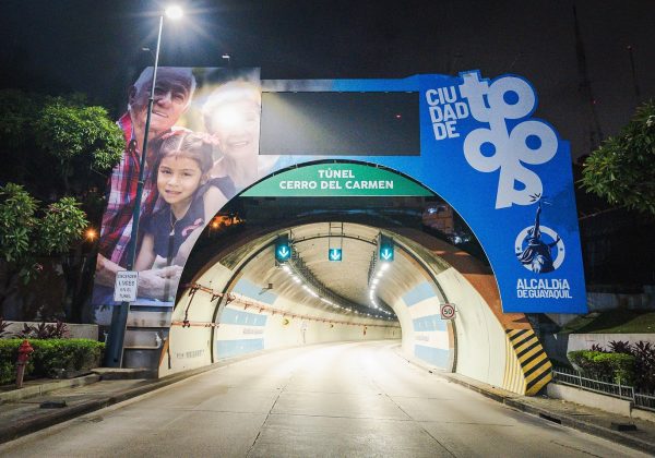 Guayaquil transforma sus calles con mejor iluminación.