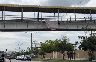 Autoridades investigan hallazgo de restos humanos y mensaje intimidante en puente de Machala
