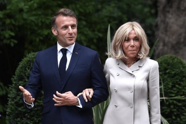 Pruebas médicas y fotos: los Macron presentan evidencia contra difamación en EE. UU.