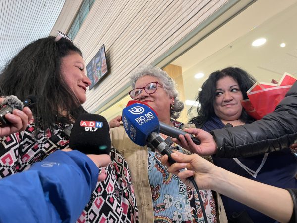 “Mamá siempre las buscó”: el emotivo reencuentro de gemelas robadas con su madre en Chile