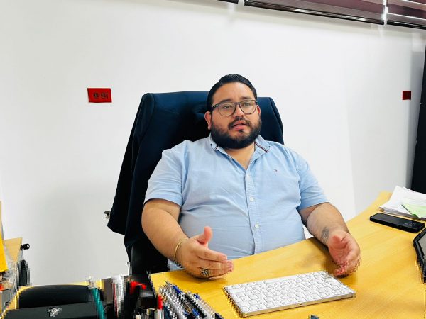 La pandemia nos enseñó la importancia de la conectividad. Las maestrías en línea ofrecen flexibilidad, permitiendo a estudiantes, señala Villacreses.