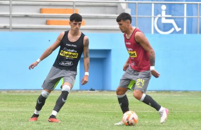 Jugadores del Manta FC en un calentamiento.