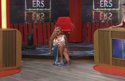 Mariela Viteri se cae en vivo Los Hackers