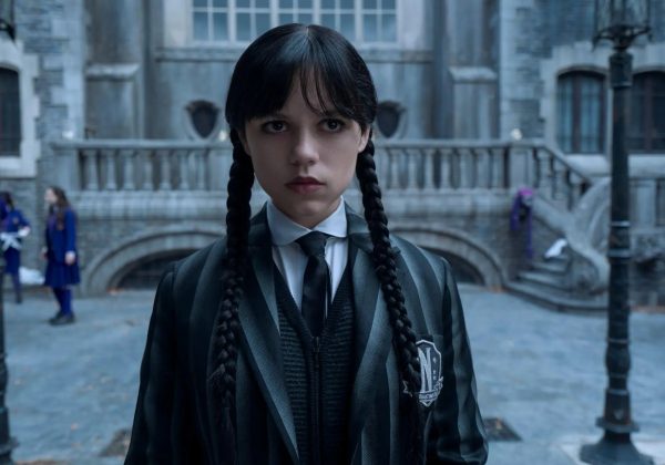 Merlina está de vuelta: El tráiler de la temporada 2 promete caos y misterio