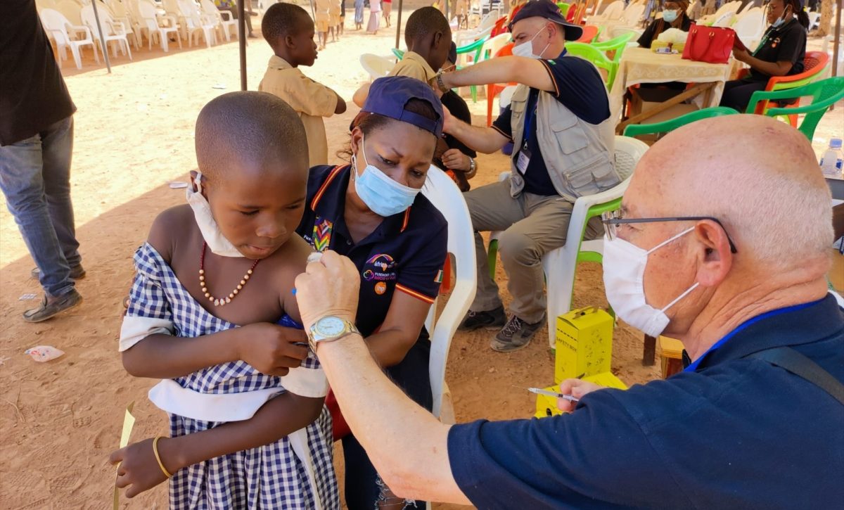Médicos Sin Fronteras alerta sobre impacto mortal en niños por recortes de EE.UU. a plan de vacunación mundial