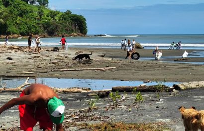 El Club Rotario Manta se une a la Minga Mundial por el Medio Ambiente con limpieza de playas y parques.