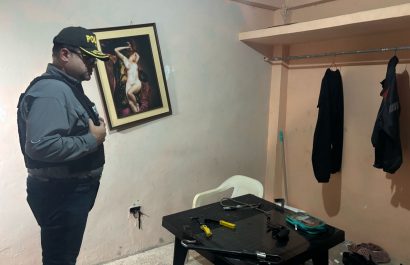 Ministro del Interior advierte a operadoras de telecomunicaciones sobre señal en cárceles de Ecuador