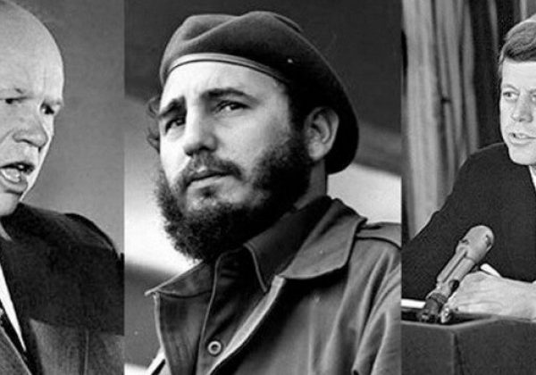 En octubre de 1962 comenzó la Crisis de los Misiles de Cuba. Estados Unidos acusó a la URSS de instalar misiles en Cuba, cuando años antes Estados Unidos había colocado misiles en Turquía apuntando hacia Moscú.