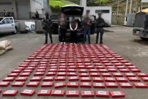 Una mujer fue detenida por el delito de tráfico de cocaína en Tulcán.