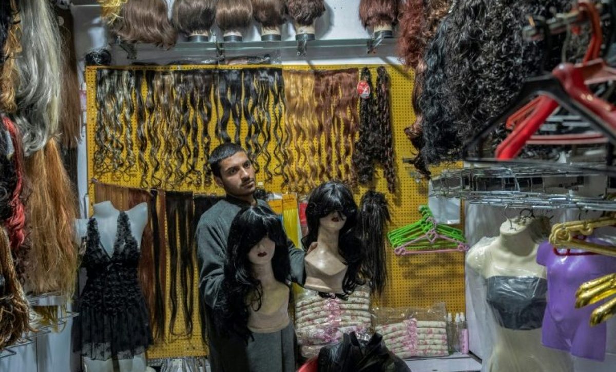 Mujeres en Afganistán venden su cabello en secreto para sobrevivir