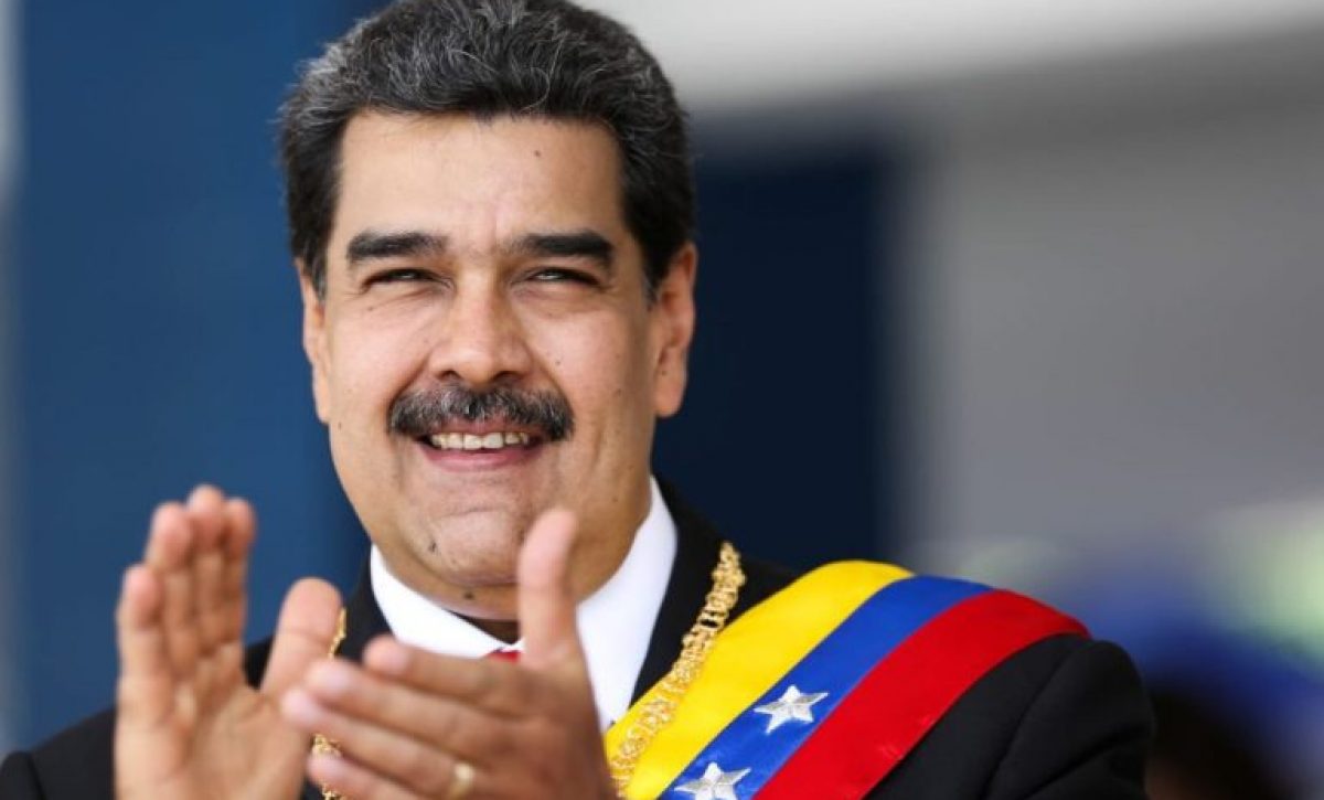 mundo--nicolas-maduro-entrega-una-tonelada-de-oro-al-banco-central-de-venezuela-768x506