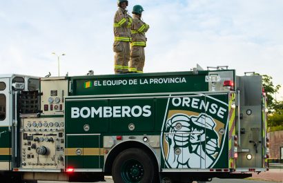 Orense entrega motobomba al Cuerpo de Bomberos y se alista para la LigaPro. FOTO: @Orense_SC.