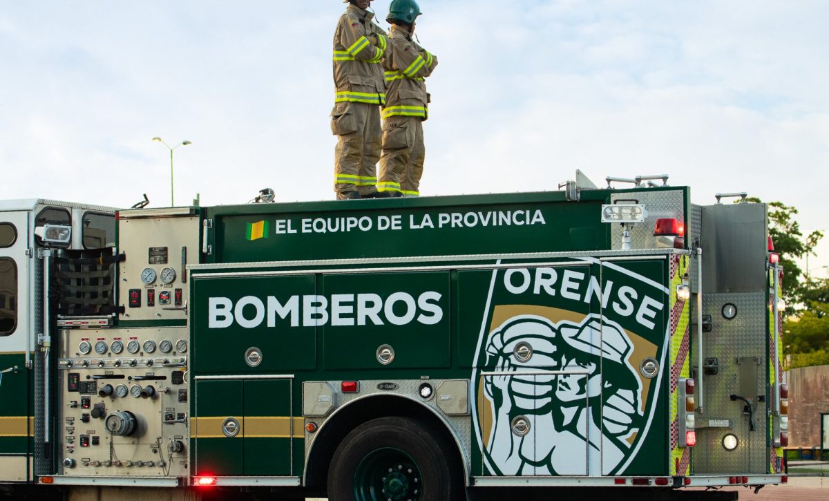 Orense entrega motobomba al Cuerpo de Bomberos y se alista para la LigaPro. FOTO: @Orense_SC.